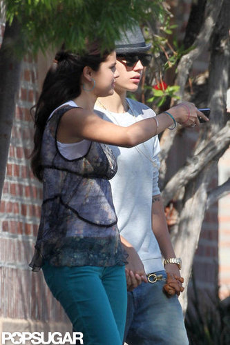 Selena Gomez and Justin Bieber were hand in hand on the set of her new movie Parental Guidance Suggested.
Selena Gomez and Justin Bieber were hand in hand on the set of her new movie Parental Guidance Suggested.