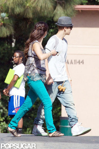 Selena Gomez Links Up With Boyfriend Justin Bieber on Her New Set Selena Gomez Links Up With Boyfriend Justin Bieber on Her New Set