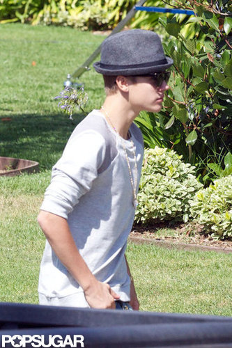 Selena Gomez Links Up With Boyfriend Justin Bieber on Her New Set Selena Gomez Links Up With Boyfriend Justin Bieber on Her New Set