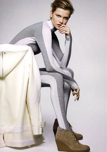 Lacoste does two-toned sporty pieces for Fall.
Lacoste does two-toned sporty pieces for Fall.