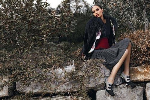 It's retro ladylike glamour with Karl Lagerfeld's signature tough of luxury in the latest offerings from Fendi.
It's retro ladylike glamour with Karl Lagerfeld's signature tough of luxury in the latest offerings from Fendi.