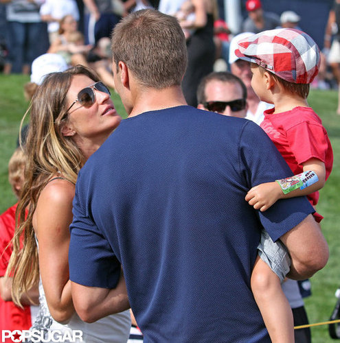 Tom and Pregnant Gisele Kiss and Cuddle With Jack and Ben! Tom and Pregnant Gisele Kiss and Cuddle With Jack and Ben!