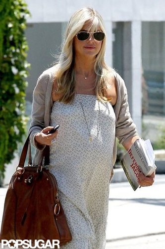 Sarah Michelle Gellar had a book in one hand and a purse in the other.
Sarah Michelle Gellar had a book in one hand and a purse in the other.