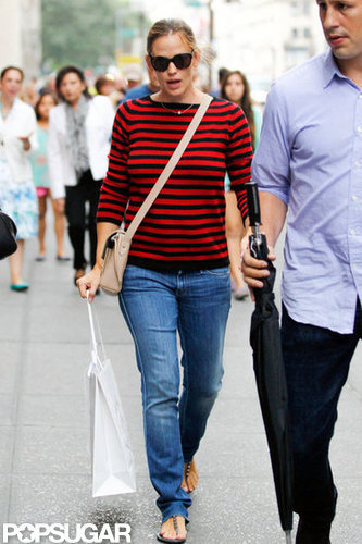 Jennifer Garner looked cute and casual in a pair of jeans.
Jennifer Garner looked cute and casual in a pair of jeans.