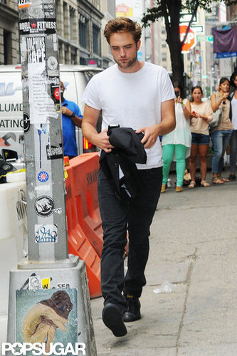 Robert Pattinson Gets Casual and Cute at Lunch Robert Pattinson Gets Casual and Cute at Lunch