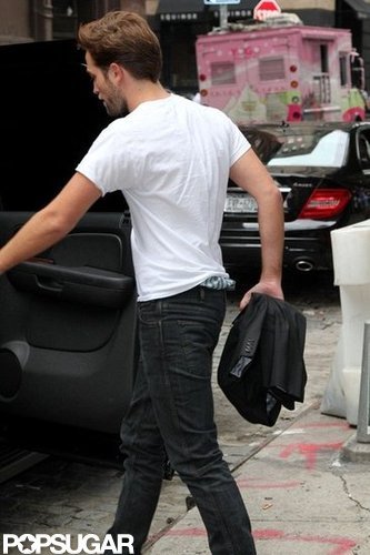 Robert Pattinson Gets Casual and Cute at Lunch Robert Pattinson Gets Casual and Cute at Lunch