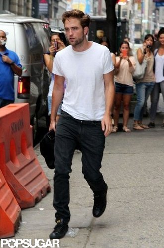Robert Pattinson Gets Casual and Cute at Lunch Robert Pattinson Gets Casual and Cute at Lunch