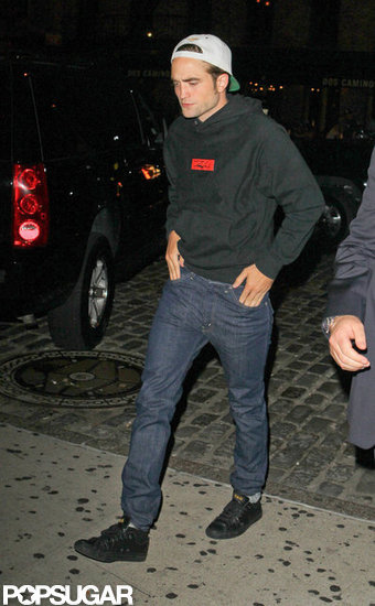 Robert Pattinson Spends an NYC Night Out With Friends Robert Pattinson Spends an NYC Night Out With Friends
