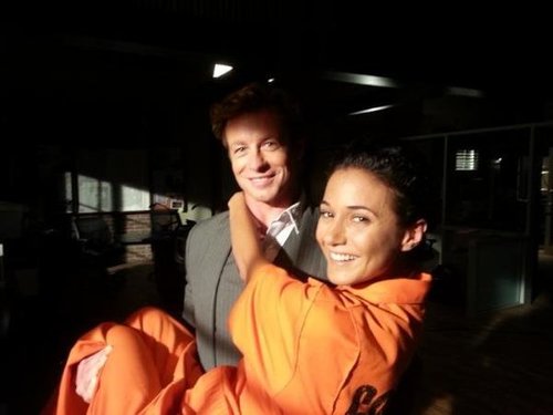 Simon Baker gave Emmanuelle Chriqui a lift on the set of The Mentalist.
Source: Twitter user echriqui
Simon Baker gave Emmanuelle Chriqui a lift on the set of The Mentalist.
Source: Twitter user echriqui