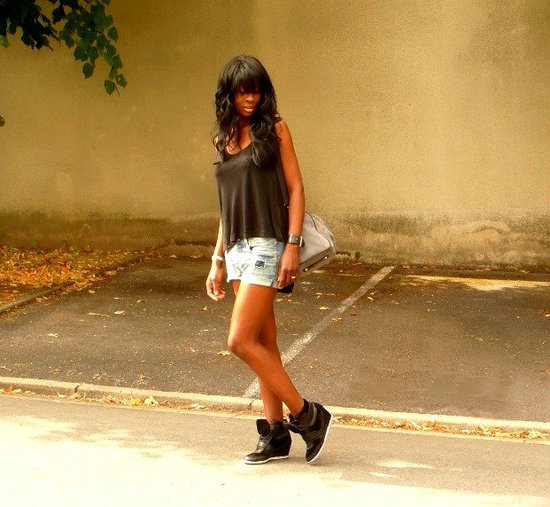http://stylesbyassitan.blogspot.fr/2012/08/sneakers-compensees-part-ii.html