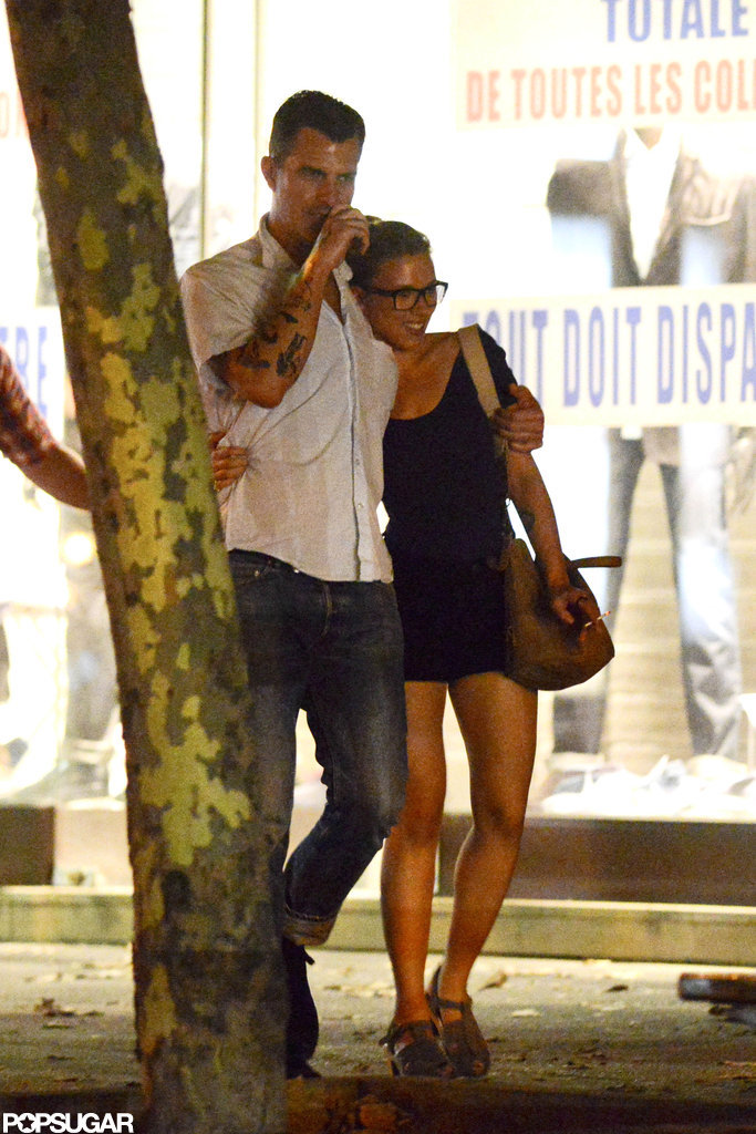 Scarlett Johansson and Nate Naylor Get Romantic in Paris Scarlett Johansson and Nate Naylor Get Romantic in Paris