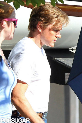Matt Damon wore a white t-shirt on set.
Matt Damon wore a white t-shirt on set.