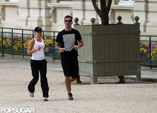 Scarlett Johansson ran in Paris with Nate Naylor. Scarlett Johansson ran in Paris with Nate Naylor.