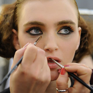 How to Fake Bigger Looking Eyes Using Makeup