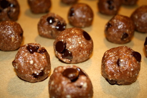 At first glance these look like tempting cookie dough bites, but they are actually double chocolate cookie dough protein balls filled with almonds, dates, and coconut! Next time you are tempted to dip into that cookie dough, try making a batch of these.
At first glance these look like tempting cookie dough bites, but they are actually double chocolate cookie dough protein balls filled with almonds, dates, and coconut! Next time you are tempted to dip into that cookie dough, try making a batch of these.
