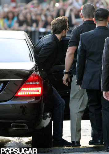 Robert Pattinson appeared on the Jimmy Kimmel Show in LA.
Robert Pattinson appeared on the Jimmy Kimmel Show in LA.
