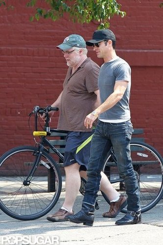 Justin Theroux and Philip Seymour Hoffman Toast Castings & Weddings Justin Theroux and Philip Seymour Hoffman Toast Castings & Weddings