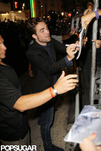 Robert Pattinson signed autographs outside the Jimmy Kimmel Show in LA.
Robert Pattinson signed autographs outside the Jimmy Kimmel Show in LA.
