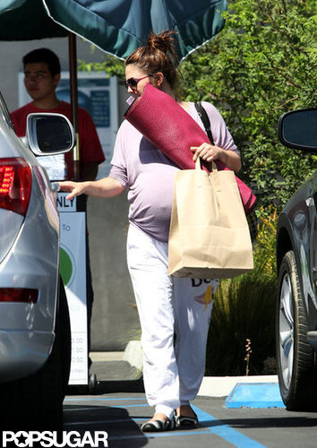 Drew Barrymore Patiently Waits For Baby With Yoga Drew Barrymore Patiently Waits For Baby With Yoga