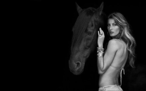 Gisele Bundchen bares her David Yurman best.
Gisele Bundchen bares her David Yurman best.