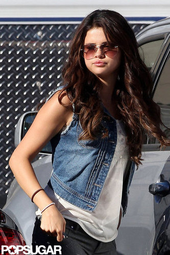 Selena Gomez arrived on the set of Feed the Dog in LA.
Selena Gomez arrived on the set of Feed the Dog in LA.