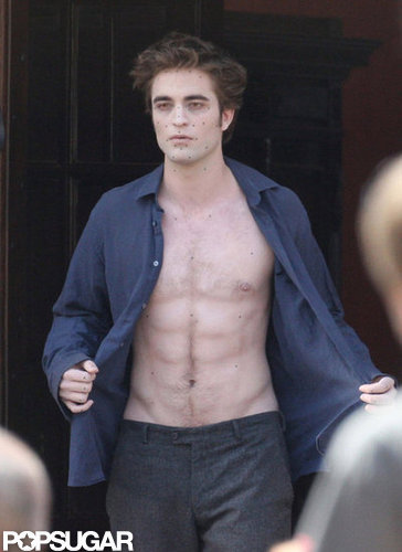 Robert Pattinson bared his abs in Italy while filming New Moon in May 2009.
Robert Pattinson bared his abs in Italy while filming New Moon in May 2009.