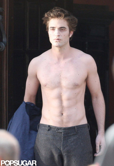 Robert Pattinson went shirtless for the cameras while in Italy for New Moon in May 2009.
Robert Pattinson went shirtless for the cameras while in Italy for New Moon in May 2009.