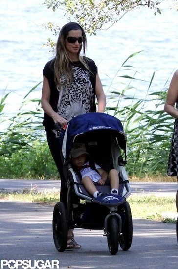 Gisele Bundchen pushed Benjamin to the park in a stroller.
Gisele Bundchen pushed Benjamin to the park in a stroller.