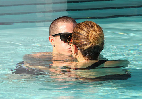 Jennifer Lopez and Casper Smart kissed in the pool in Miami in September 2012.
Jennifer Lopez and Casper Smart kissed in the pool in Miami in September 2012.