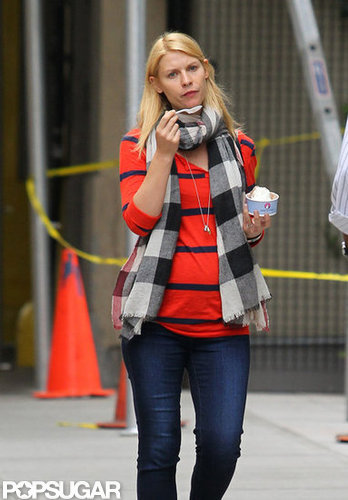 Pregnant Claire Danes Stops For a Sweet Treat in NYC Pregnant Claire Danes Stops For a Sweet Treat in NYC