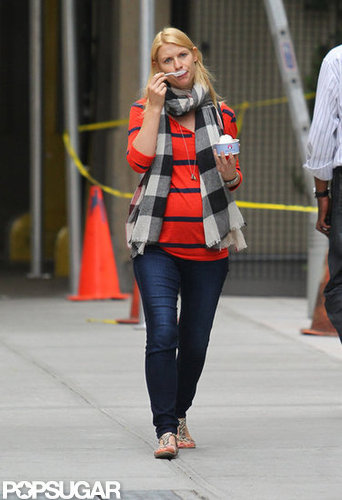 Pregnant Claire Danes Stops For a Sweet Treat in NYC Pregnant Claire Danes Stops For a Sweet Treat in NYC
