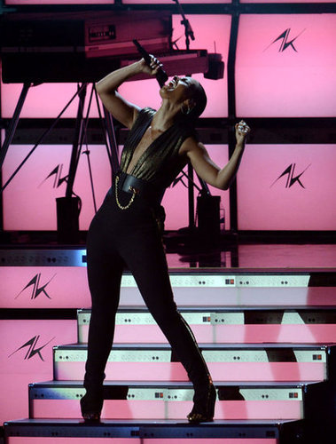 Rob Debuts New Twilight, Rihanna Wins Big — The Best of the 2012 MTV VMAs Rob Debuts New Twilight, Rihanna Wins Big — The Best of the 2012 MTV VMAs