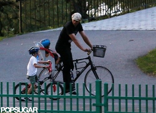 Gisele Bundchen Hits NYC as Tom Brady Hangs at Home With the Boys Gisele Bundchen Hits NYC as Tom Brady Hangs at Home With the Boys