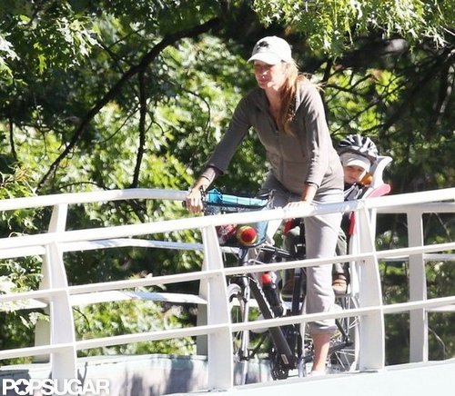 Gisele Bundchen Bumps Around Boston With Ben While Tom Hits the Field Gisele Bundchen Bumps Around Boston With Ben While Tom Hits the Field