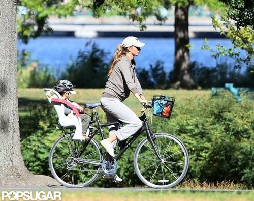 Gisele Bundchen Bumps Around Boston With Ben While Tom Hits the Field Gisele Bundchen Bumps Around Boston With Ben While Tom Hits the Field