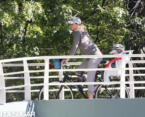 Gisele Bundchen Bumps Around Boston With Ben While Tom Hits the Field Gisele Bundchen Bumps Around Boston With Ben While Tom Hits the Field