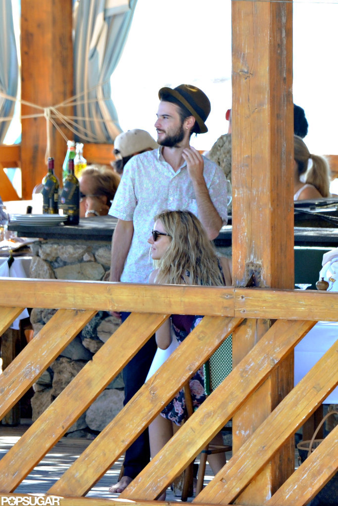 Tom Sturridge and Sienna Miller boarded a boat in Positano.
Tom Sturridge and Sienna Miller boarded a boat in Positano.
