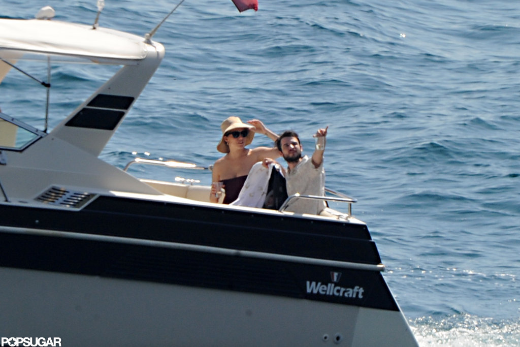Tom Sturridge and Sienna Miller boarded a boat with baby Marlowe.
Tom Sturridge and Sienna Miller boarded a boat with baby Marlowe.
