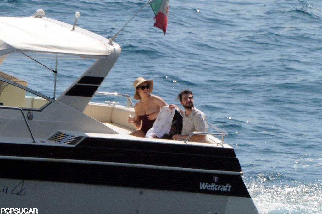 Tom Sturridge and Sienna Miller took a small boat to a yacht in Positano with baby Marlowe.
Tom Sturridge and Sienna Miller took a small boat to a yacht in Positano with baby Marlowe.