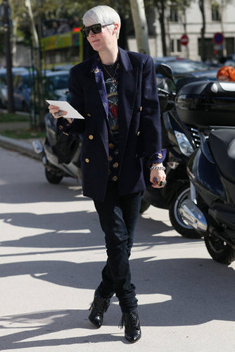 A military coat streamlined a t-shirt and slouchy pants.
A military coat streamlined a t-shirt and slouchy pants.