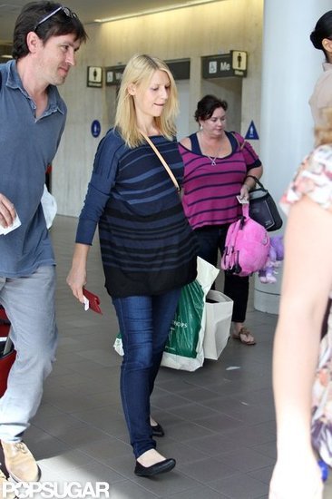 Claire Danes toted shopping bags. Claire Danes toted shopping bags.