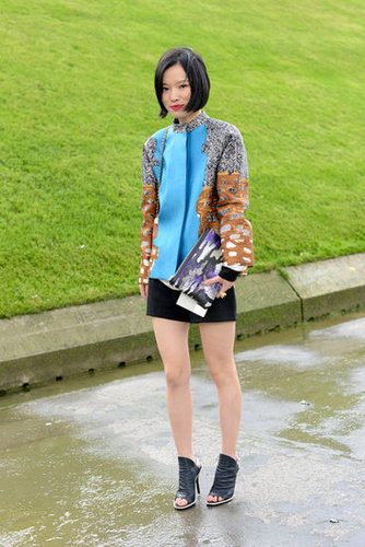 A minimalist silhouette with major print; that's the cool twist in this look.
A minimalist silhouette with major print; that's the cool twist in this look.