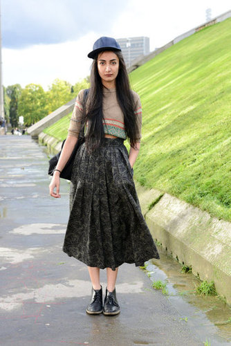A midi skirt and a baseball cap actually play perfectly together, with cool ladylike-meets-athletic edge.
A midi skirt and a baseball cap actually play perfectly together, with cool ladylike-meets-athletic edge.
