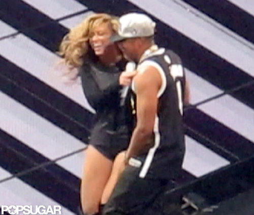 Beyoncé Helps Jay-Z Close Out His Big Barclays Debut Beyoncé Helps Jay-Z Close Out His Big Barclays Debut