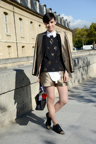 This styler smartly echoed her gilded suiting with the embellishments on her sweater and her brogues.
This styler smartly echoed her gilded suiting with the embellishments on her sweater and her brogues.
