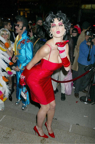 In 2002, Heidi Klum blew kisses as Betty Boop in NYC.
In 2002, Heidi Klum blew kisses as Betty Boop in NYC.