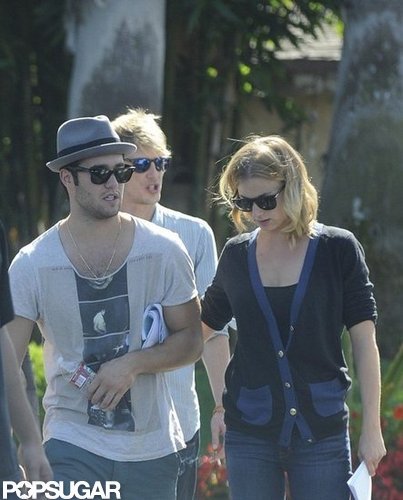 Joshua Bowman and Emily VanCamp stuck together on the set of Revenge in LA.
Joshua Bowman and Emily VanCamp stuck together on the set of Revenge in LA.