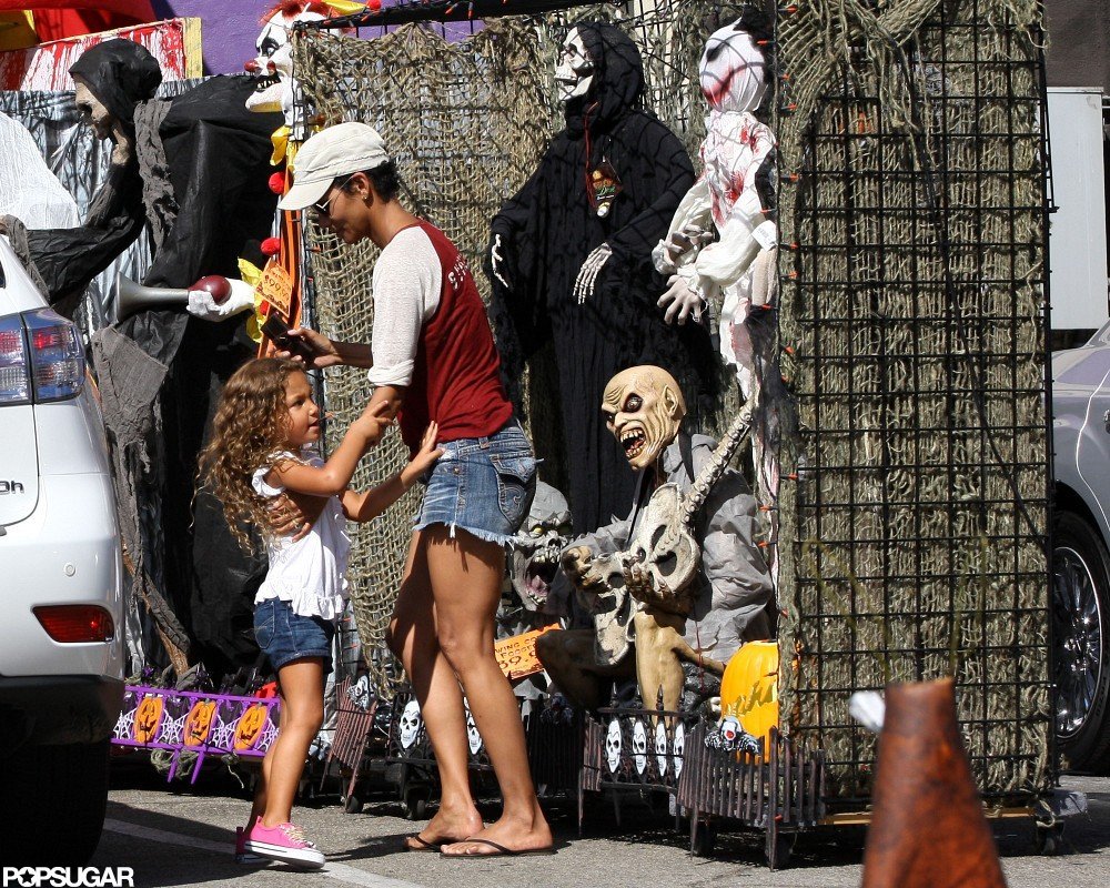 Halle Berry and Nahla Aubry went Halloween costume shopping.
Halle Berry and Nahla Aubry went Halloween costume shopping.