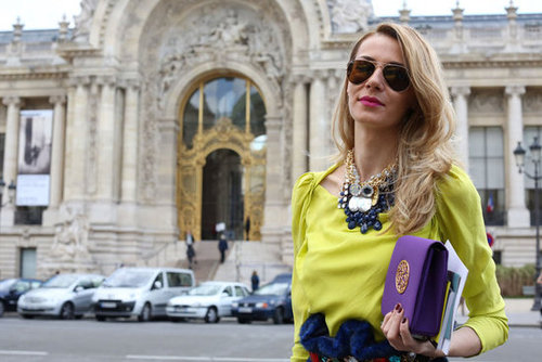 Loads of jewels and a pop of purple on her clutch gave this styler some serious accessory points.
Loads of jewels and a pop of purple on her clutch gave this styler some serious accessory points.