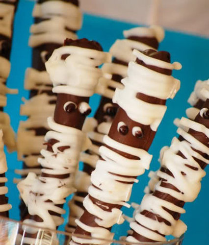 Mummy Chocolate Pretzel Rods Mummy Chocolate Pretzel Rods